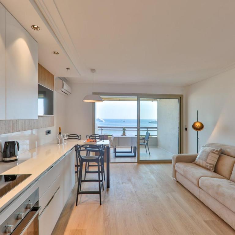 CENTER BAY - One-Bedroom Apartment - 10
