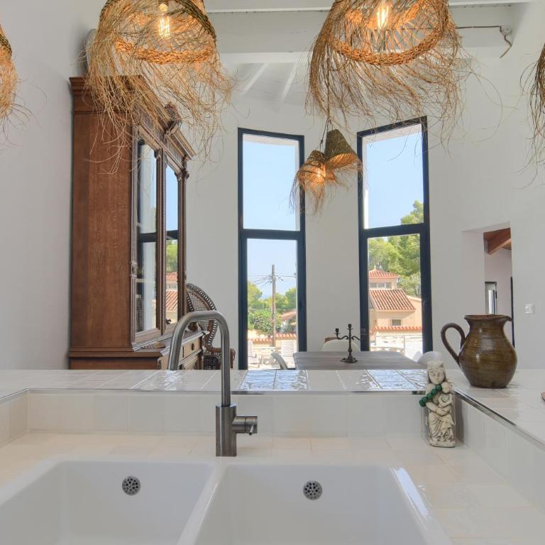 Villa for 10 with swimming pool and sea view - Villa - 7