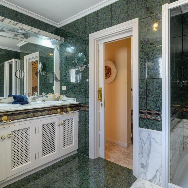 Casa Fantástica en inmejorable ubicación - Casa de 4 dormitorios - 18