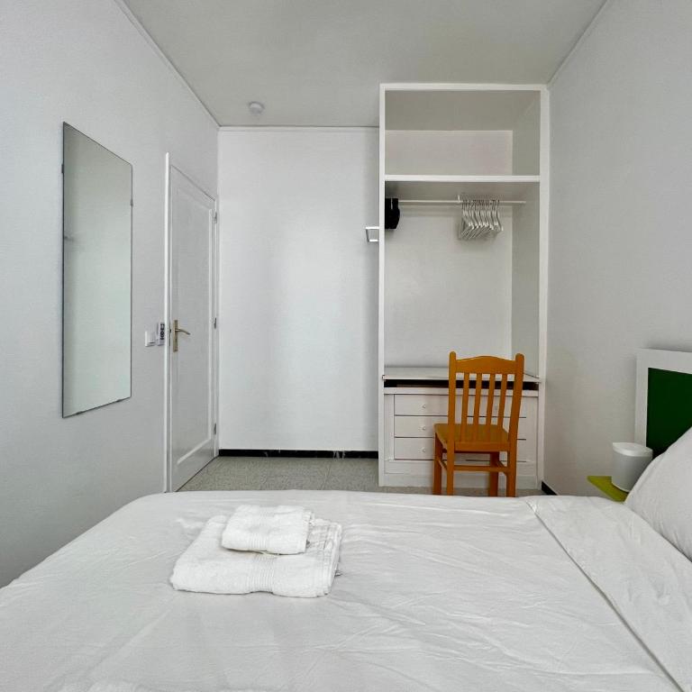 Spacious 4 Bedrooms apartment for family or several friends - Apartment - 10