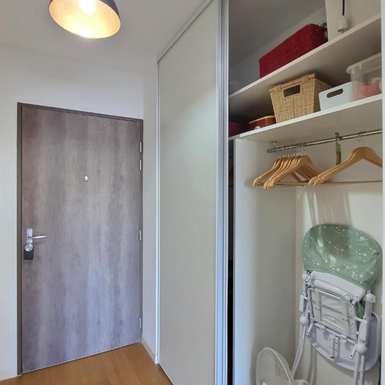 Vaste appartement avec terrasse, parking, proche Parc Expo Avignon - Two-Bedroom Apartment - 19