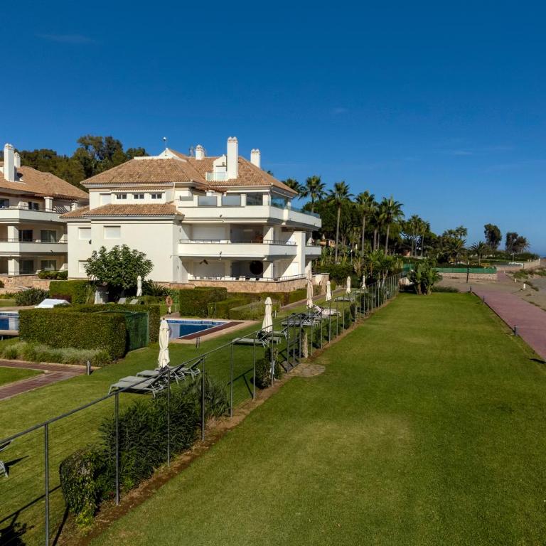 Appt 311 Heaven Beach-Paseo-All year heated pool-Free Bikes - Apartamento de 2 dormitorios con terraza y vistas al mar - 39