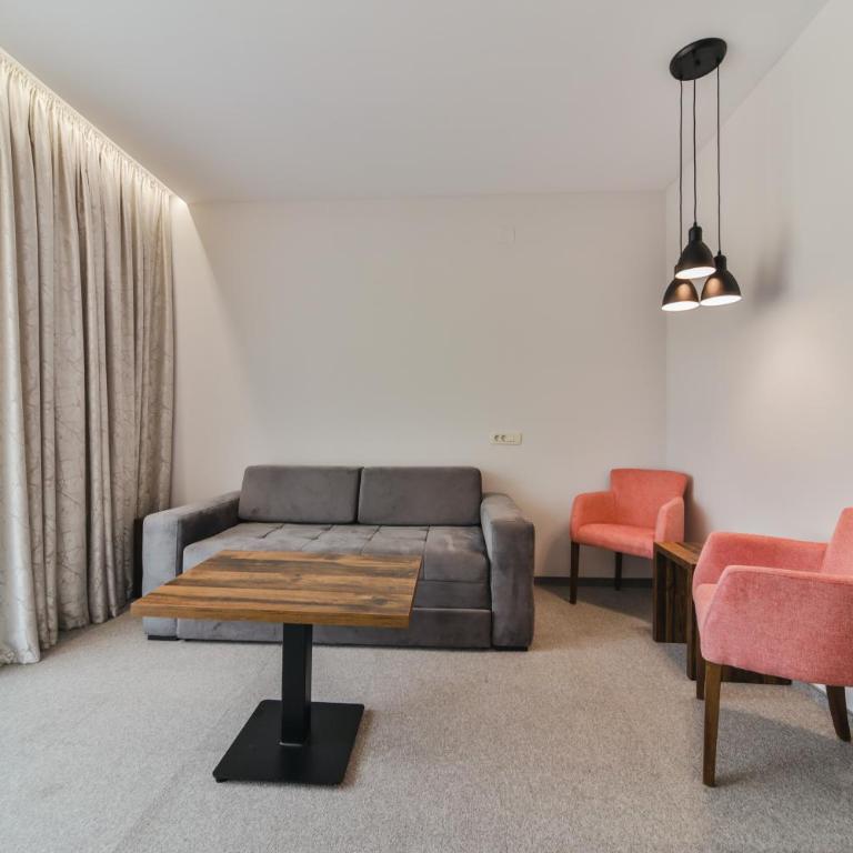 Hotel Vladimir - One-Bedroom Suite - 4