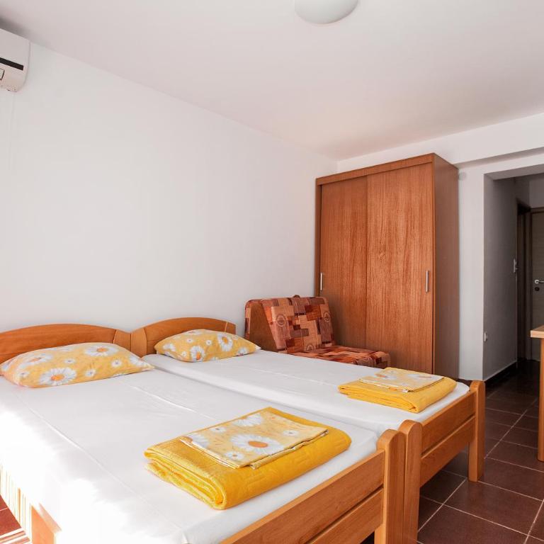 Apartments Đurović - Studio with Terrace - 7