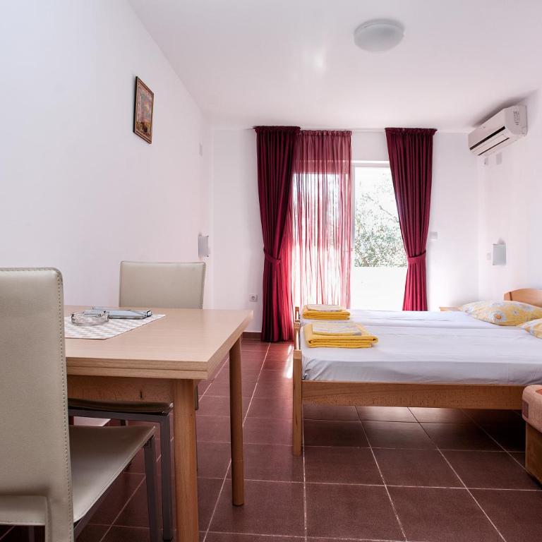 Apartments Đurović - Studio with Terrace - 9