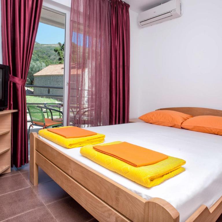 Apartments Đurović - One-Bedroom Apartment with Terrace - 4