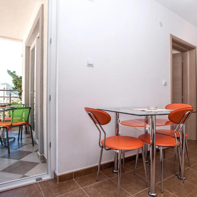 Apartments Đurović - One-Bedroom Apartment with Terrace - 8