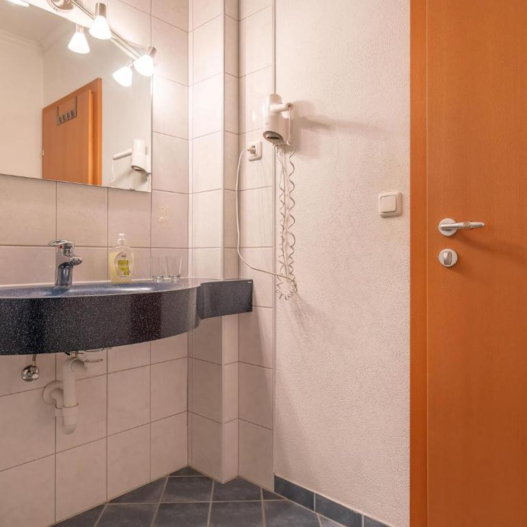 Apartment in Neustift near Ski Lift - Apartment - 10