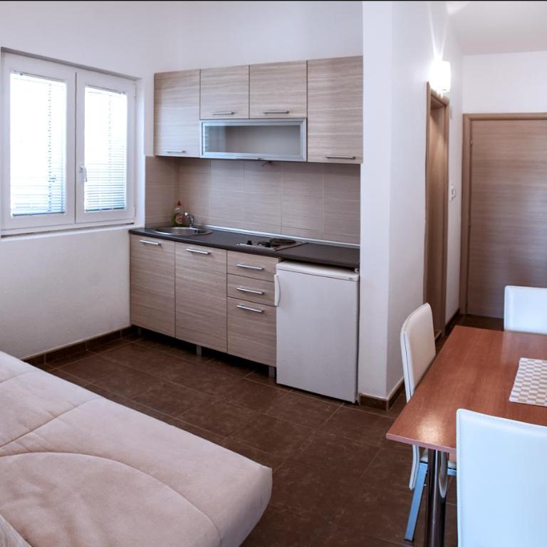 Apartments Đurović - Comfort One-Bedroom Apartment with Terrace and Sea View - 12