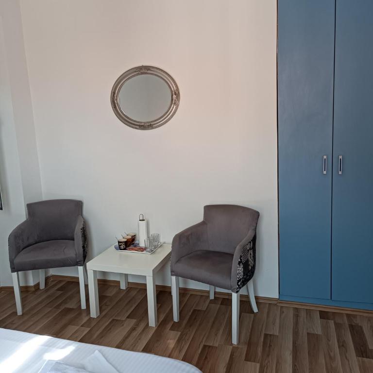 Guesthouse BiT Accommodation - Triple Room with Shared Bathroom - 24