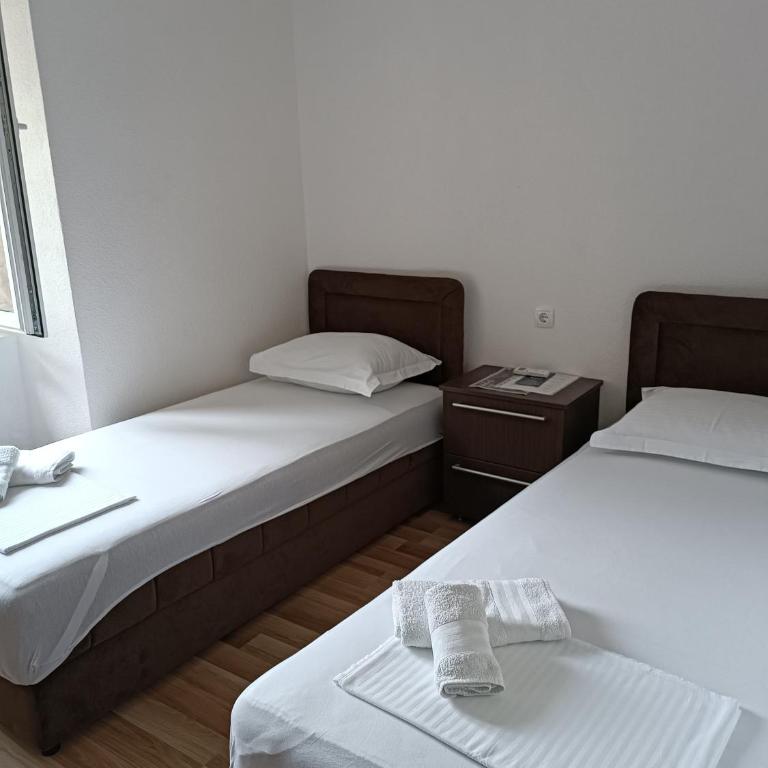 Nova dvokrevetna soba sa dva odvojena kreveta i zajedničkim kupatilom - Twin Room - 6