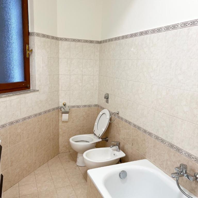 WELCOME RIVIERA -TORRE D'AVORIO APPARTAMENTO 126 mq piu'terrazzo25 mq - totalmente rinnovato- 250 m dal centro - parcheggio a pagamento 20 euro al giorno da prenotare in anticipo salvo dispo -parking at 20 euro per day to be booked in advance if available - Appartamento con 2 Camere da Letto - 7
