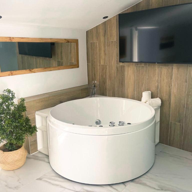 Apartamentos Turísticos Córdoba Boutique Con jacuzzi - Deluxe Apartment - 22