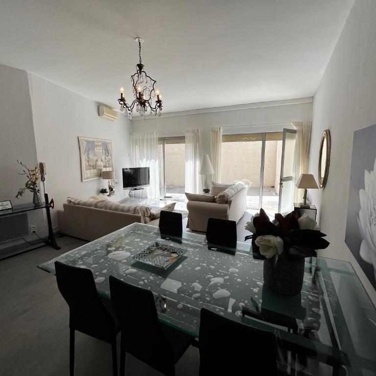 AU COEUR DES LICES *** CENTRE HISTORIQUE AVIGNON - Apartamento de 3 dormitorios - 42