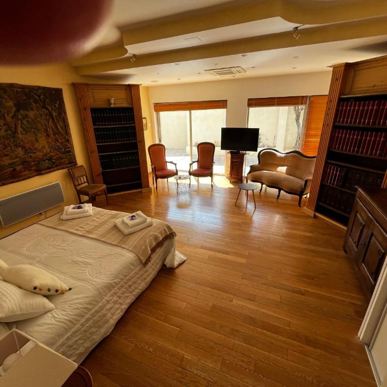 AU COEUR DES LICES *** CENTRE HISTORIQUE AVIGNON - Apartamento de 3 dormitorios - 40