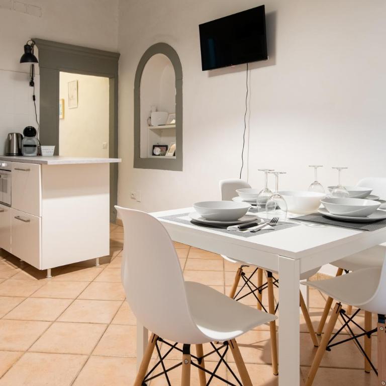 2 apartments next to a market and Piazza Santa Croce - HomeUnity - Two-Bedroom Apartment - 1