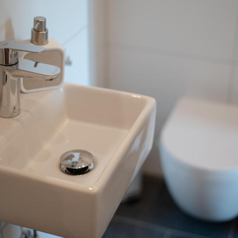 Rooms21 - Doppelzimmer mit Balkon - 5