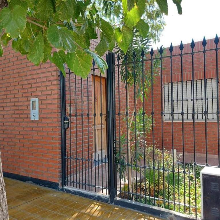 Casa hermosa cómoda en barrio tranquilo - Two-Bedroom House - 1