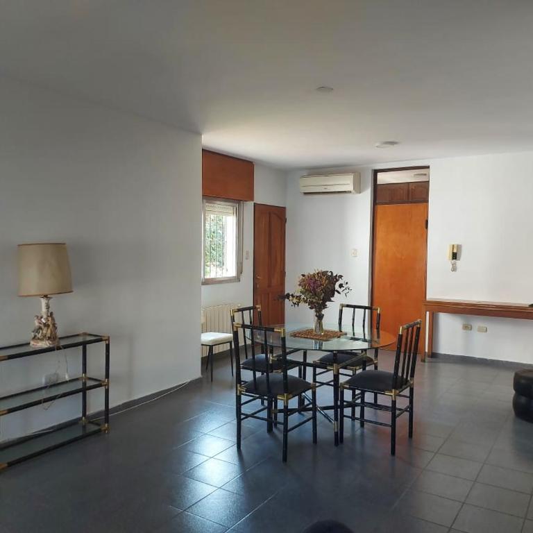 Casa hermosa cómoda en barrio tranquilo - Two-Bedroom House - 17