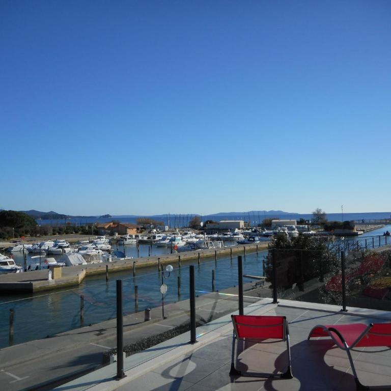 SUPERBE VILLA VUE MER JUSQU'A 14 COUCHAGES La LONDE LES MAURES Entre HYERES et Le LAVANDOU 4 Etoiles PISCINE CHAUFFEE - Four-Bedroom House - 7
