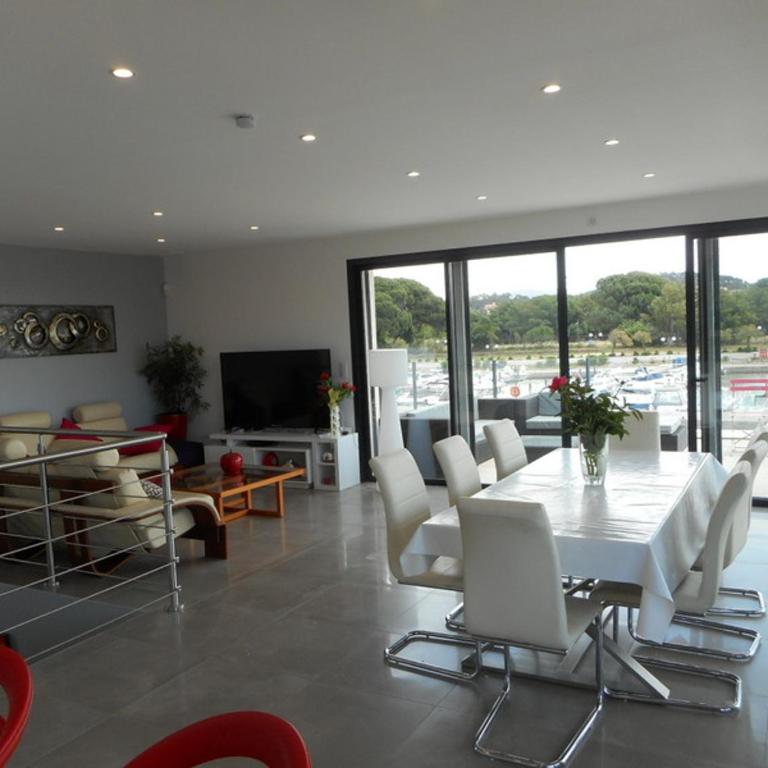 SUPERBE VILLA VUE MER JUSQU'A 14 COUCHAGES La LONDE LES MAURES Entre HYERES et Le LAVANDOU 4 Etoiles PISCINE CHAUFFEE - Four-Bedroom House - 18