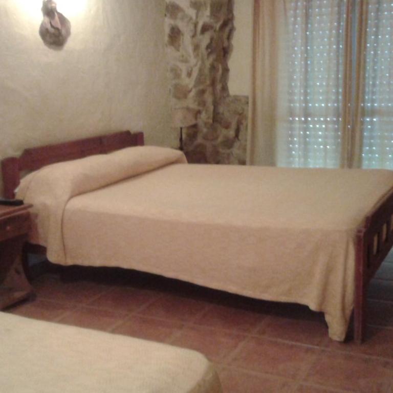 Petit Hotel - Quadruple Room with Private Bathroom - 2