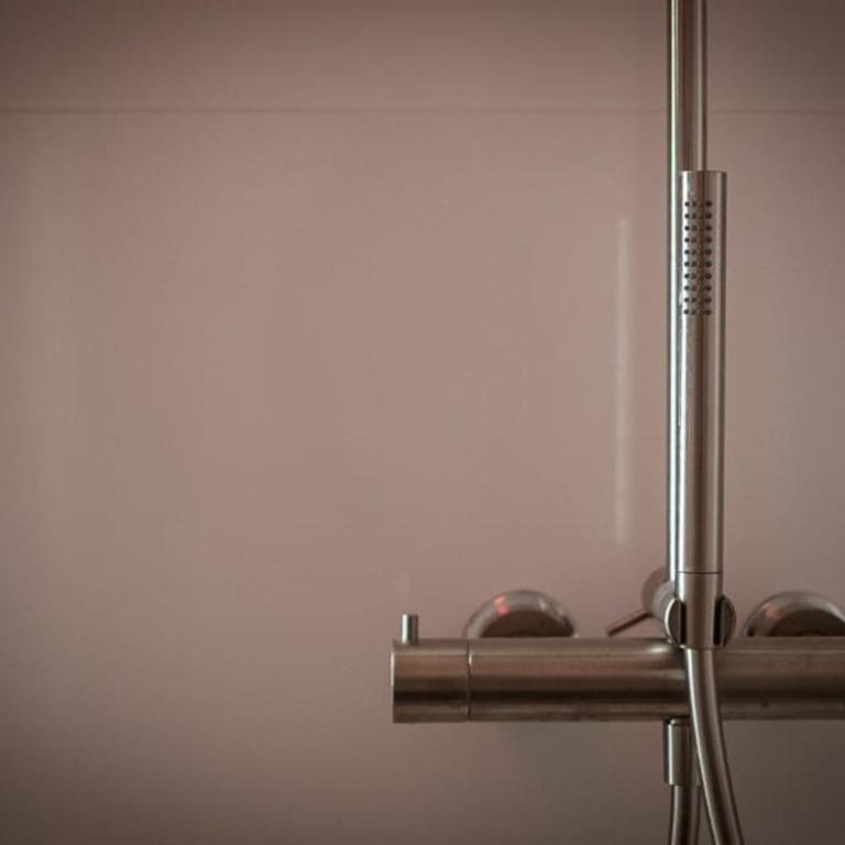 room five - parking, balnéothérapie, place nationale, un havre de paix - Appartement 1 Chambre - 49