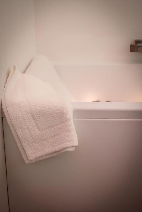 room five - parking, balnéothérapie, place nationale, un havre de paix - Appartement 1 Chambre - 43