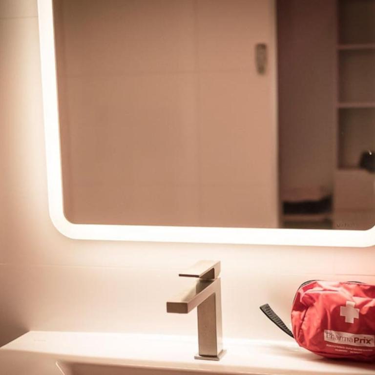 room five - parking, balnéothérapie, place nationale, un havre de paix - Appartement 1 Chambre - 42