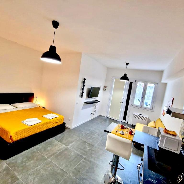 FriendlyHouse - One-Bedroom Apartment - 3