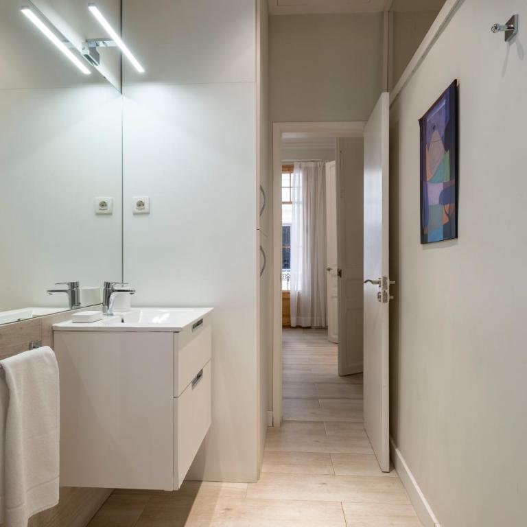 Aspasios Gracia Apartments - Apartment with Balcony - 16
