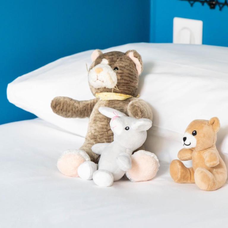 ibis Budget La Rochelle Centre gare - Chambre avec 1 Lit Double et 1 Lit Simple - 9