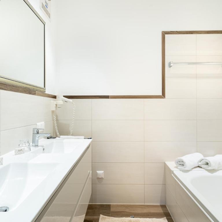 Gasthof-Appartements Sportalm - Apartment mit 2 Schlafzimmern und Balkon - 2