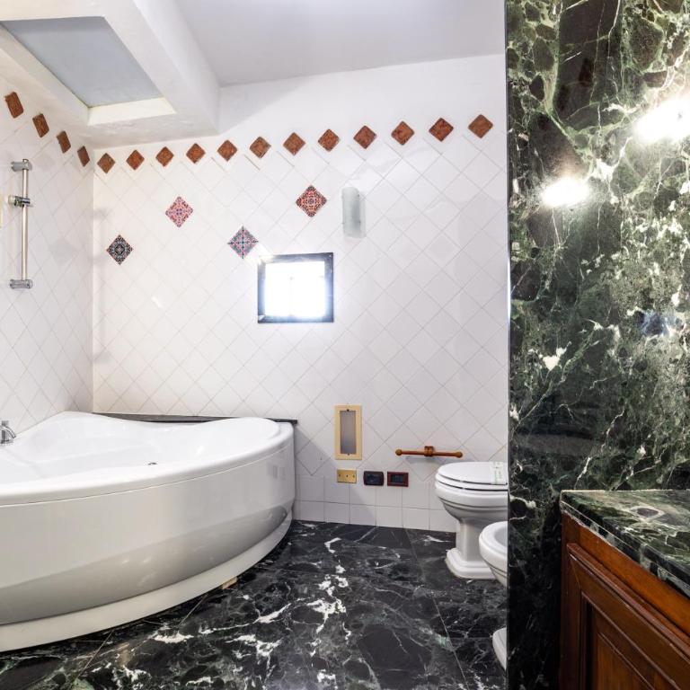 Residenza Kastrum - Suite Deluxe con Vasca Idromassaggio - 11