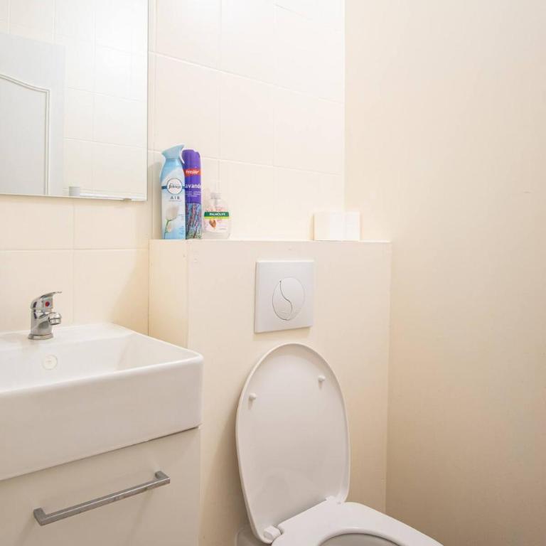 Dolce vita - proche gare - 3 chambres - 3 salles de bain - Apartment mit Dusche - 5