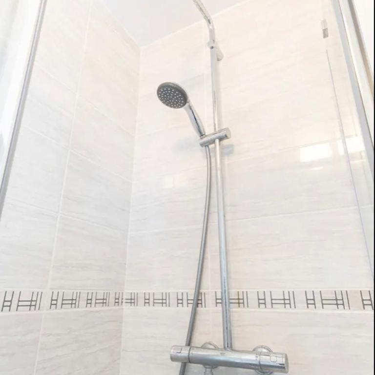 Dolce vita - proche gare - 3 chambres - 3 salles de bain - Apartment mit Dusche - 14