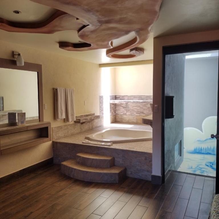 Hotel & Villas 7 - Deluxe Suite with Spa Bath - 4