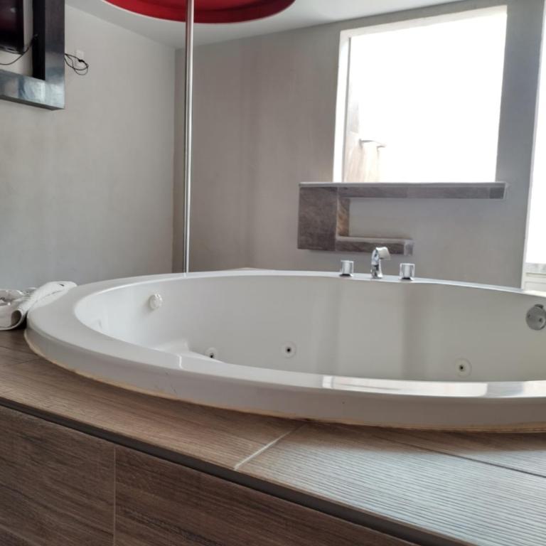 Hotel & Villas 7 - King Suite with Spa Bath - 13