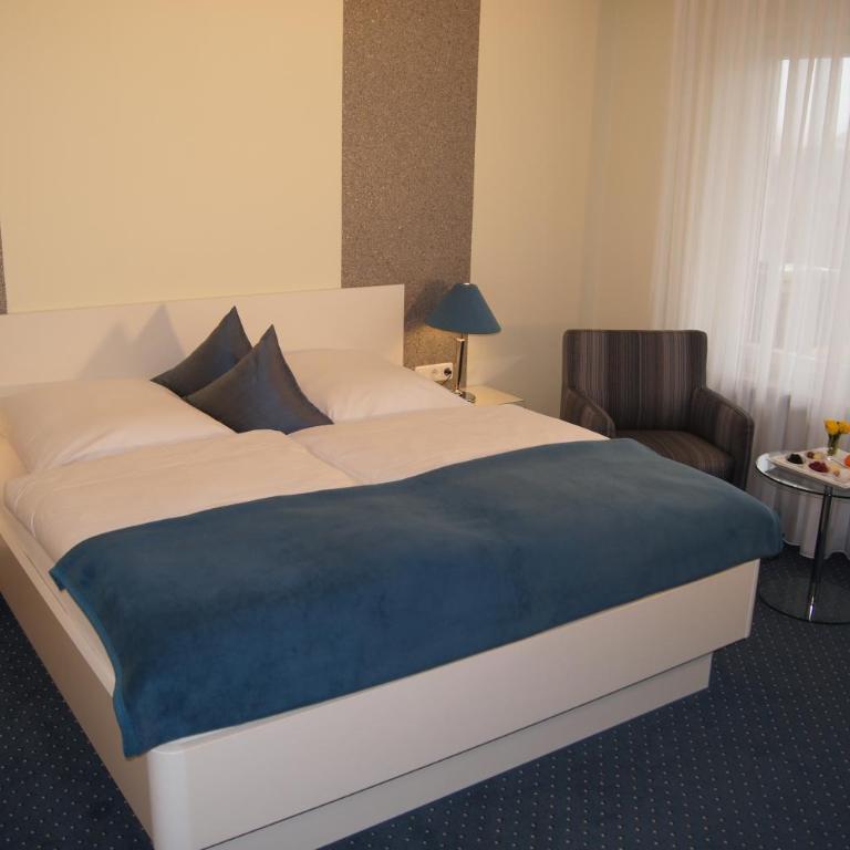 Hotel Christine - Doppelzimmer mit Dusche - 4