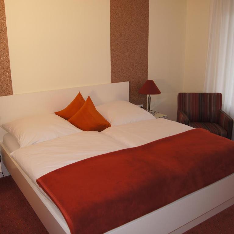 Hotel Christine - Doppelzimmer mit Dusche - 1