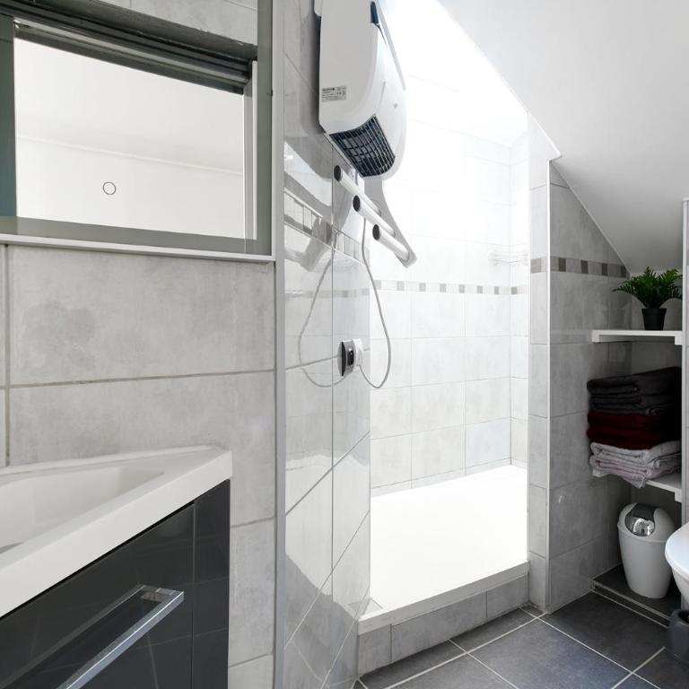 Appartement Cosy Bourgoin - Gare & Centre - Two-Bedroom Apartment - 12