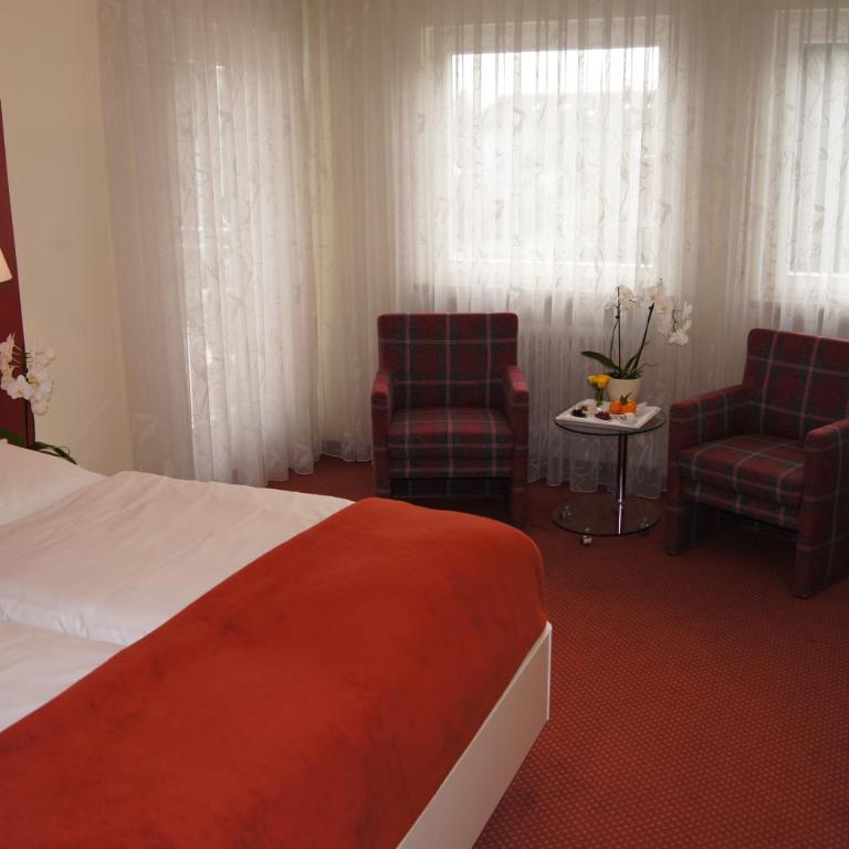 Hotel Christine - Doppelzimmer mit Badewanne - 6