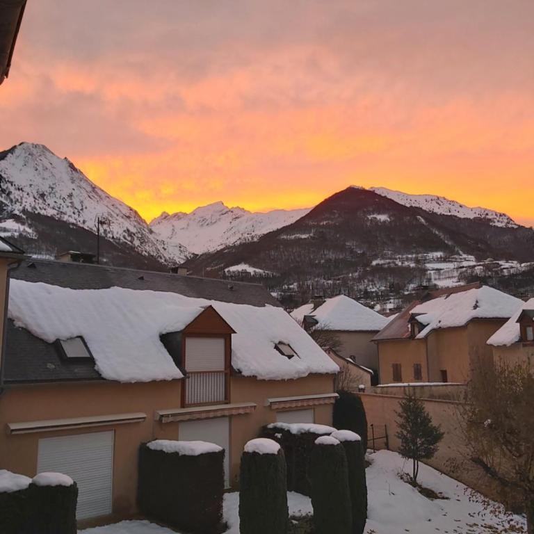 Appartement 2pers, superbe vue montagne, exposé sud, Résidence très calme, parking, 5mns à pied du centre - Appartement 1 Chambre - 34