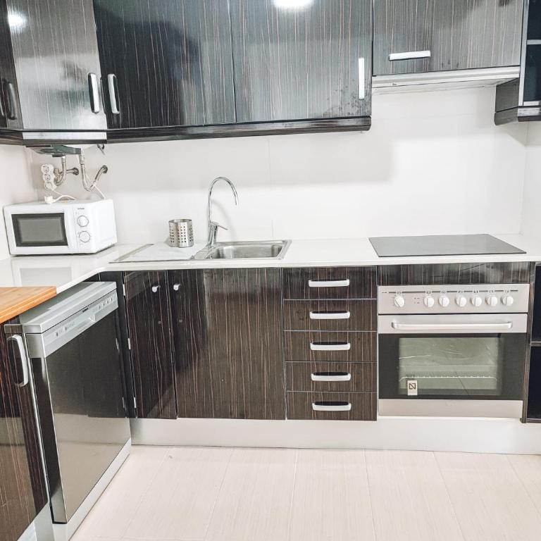 Nina's Blue Pool & Beach - Three-Bedroom Apartment - 6