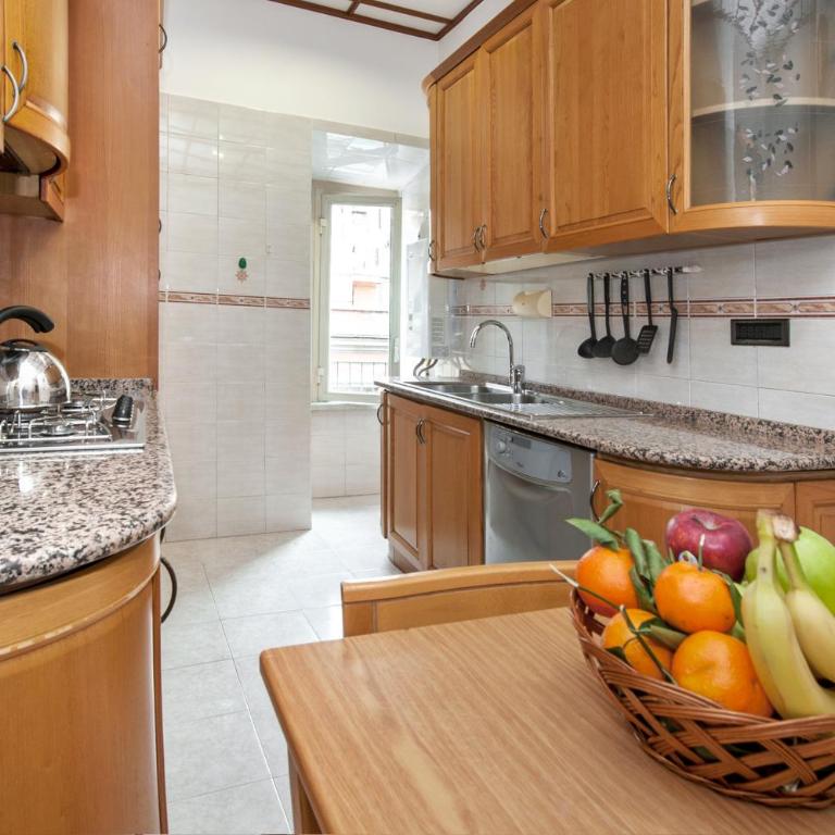 Charming Roma Apartment with 3 Bedrooms - Apartment - 3