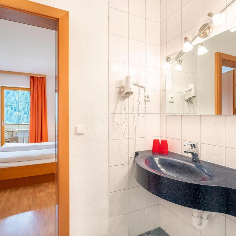 Apartment in Neustift near Ski Lift - Apartment - 11