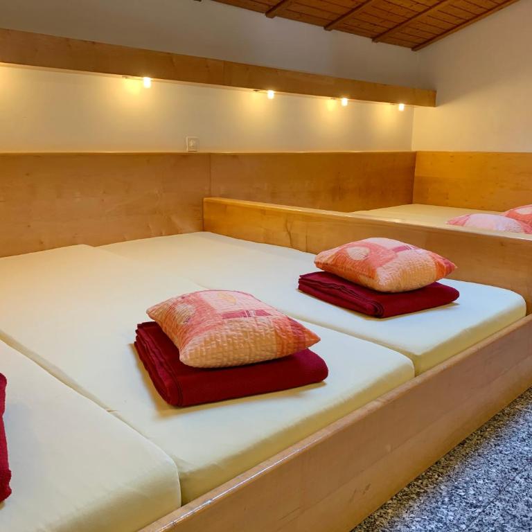 Hotel&Hostel Montarina - Dormitorio Privato con Bagno in Comune (5 Adulti) - 8