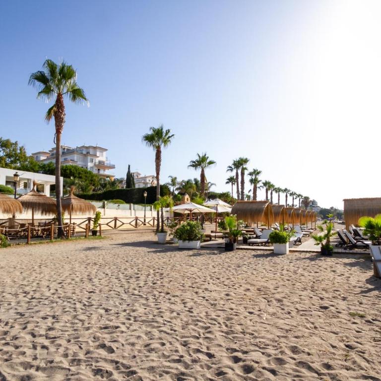 MARBELLA BANUS SUITES - Villa Marina Banús Beach Apartment - Apartment with Pool View - 14