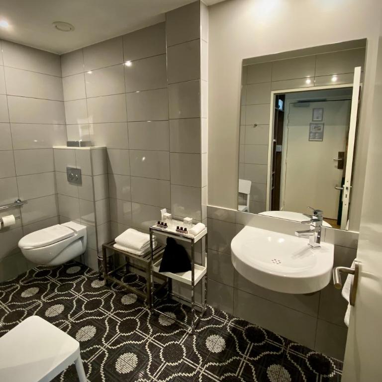 Le Basile Hôtel - Chambre Double Accessible aux Personnes à Mobilité Réduite - Rez-de-Chaussée - 2