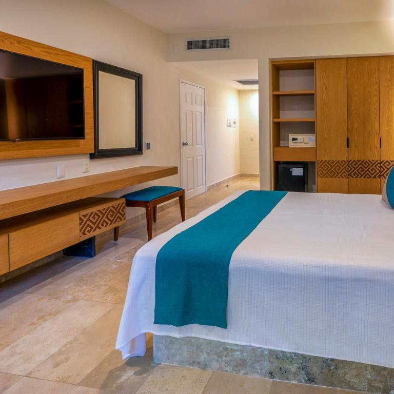 Viva Azteca by Wyndham, A Trademark All Inclusive Resort - Accessible Queen Room with Garden View and One Queen Bed, Non-Smoking - 1